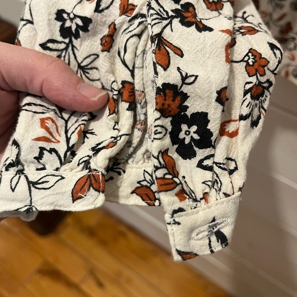 🌸ANA floral peasant blouse, size S - Picture 7 of 9